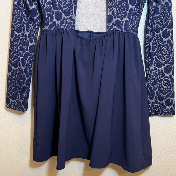 Everleigh Long Sleeve Open Back Dress - Picture 13 of 16